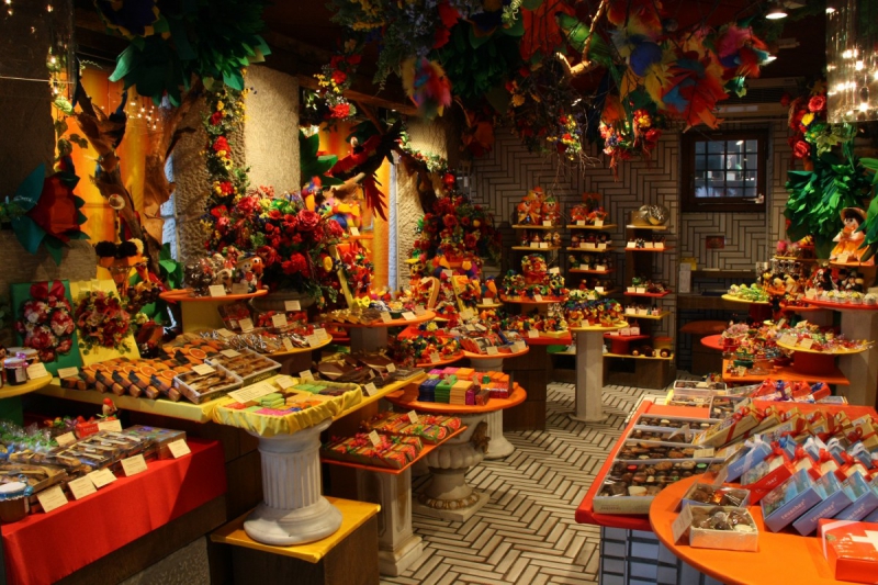 vente-PIERREFEU-min_candy_store_chocolate_shop_chocolate_switzerland-393515